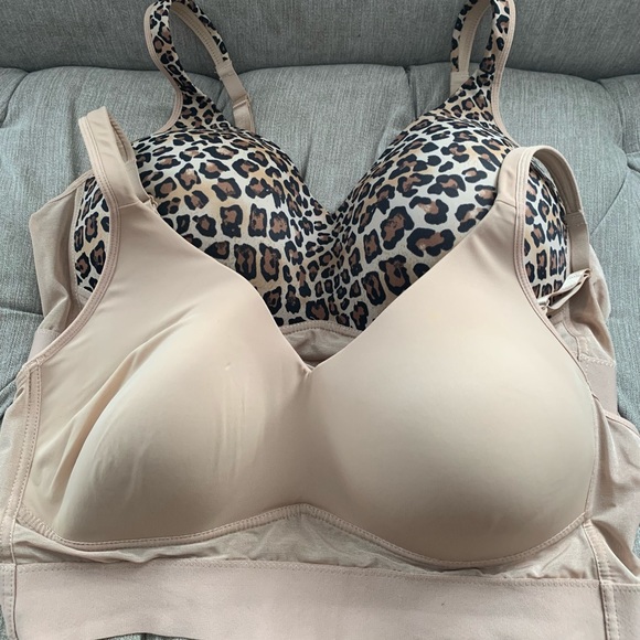 New Rhonda Shear cross back bra with molded cups - Picture 2 of 9